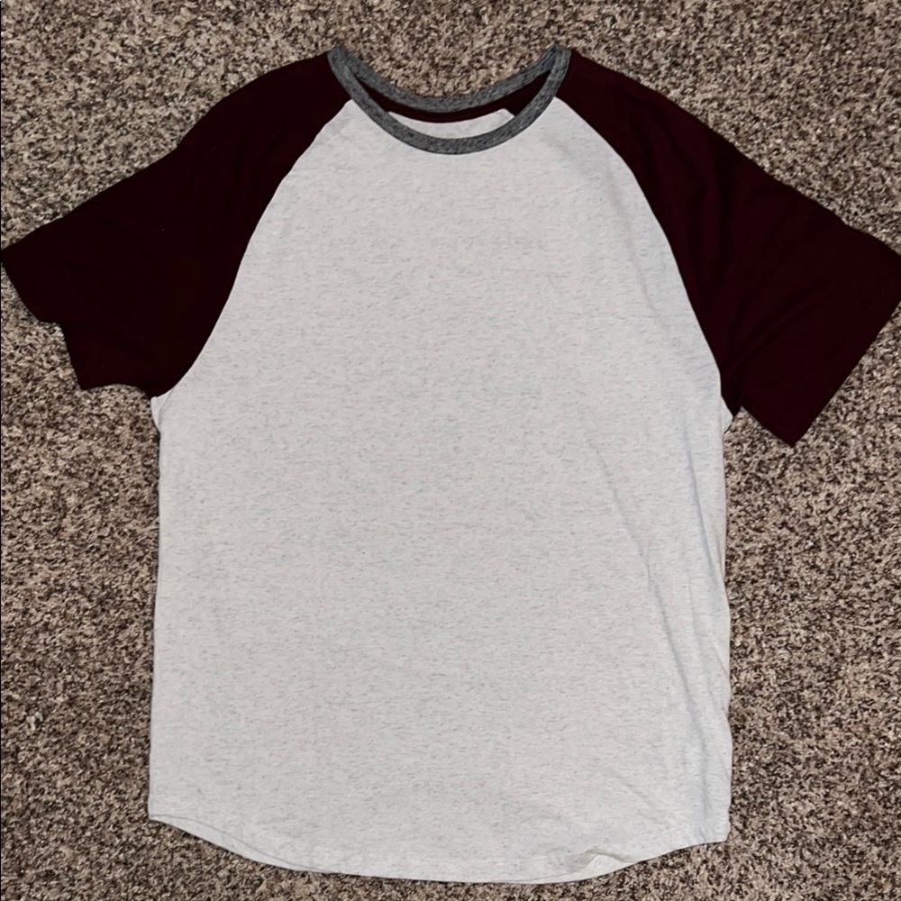 Old Navy Gray and Black Short Sleeve Tee